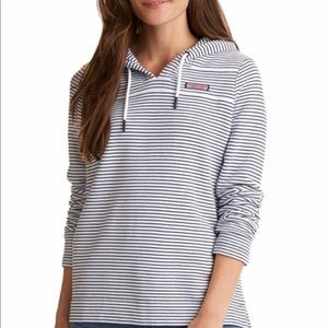 Like new Vineyard Vines hooded shep shirt